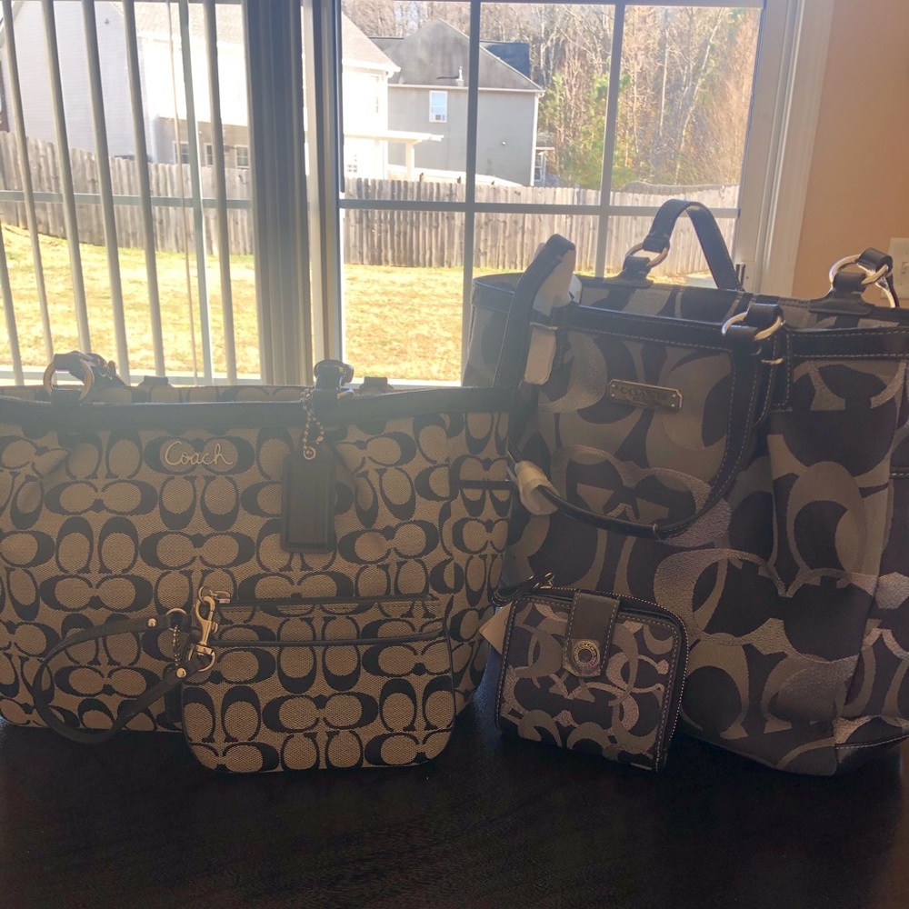 💞Coach Bundle💞 Two bags with matching accessory!